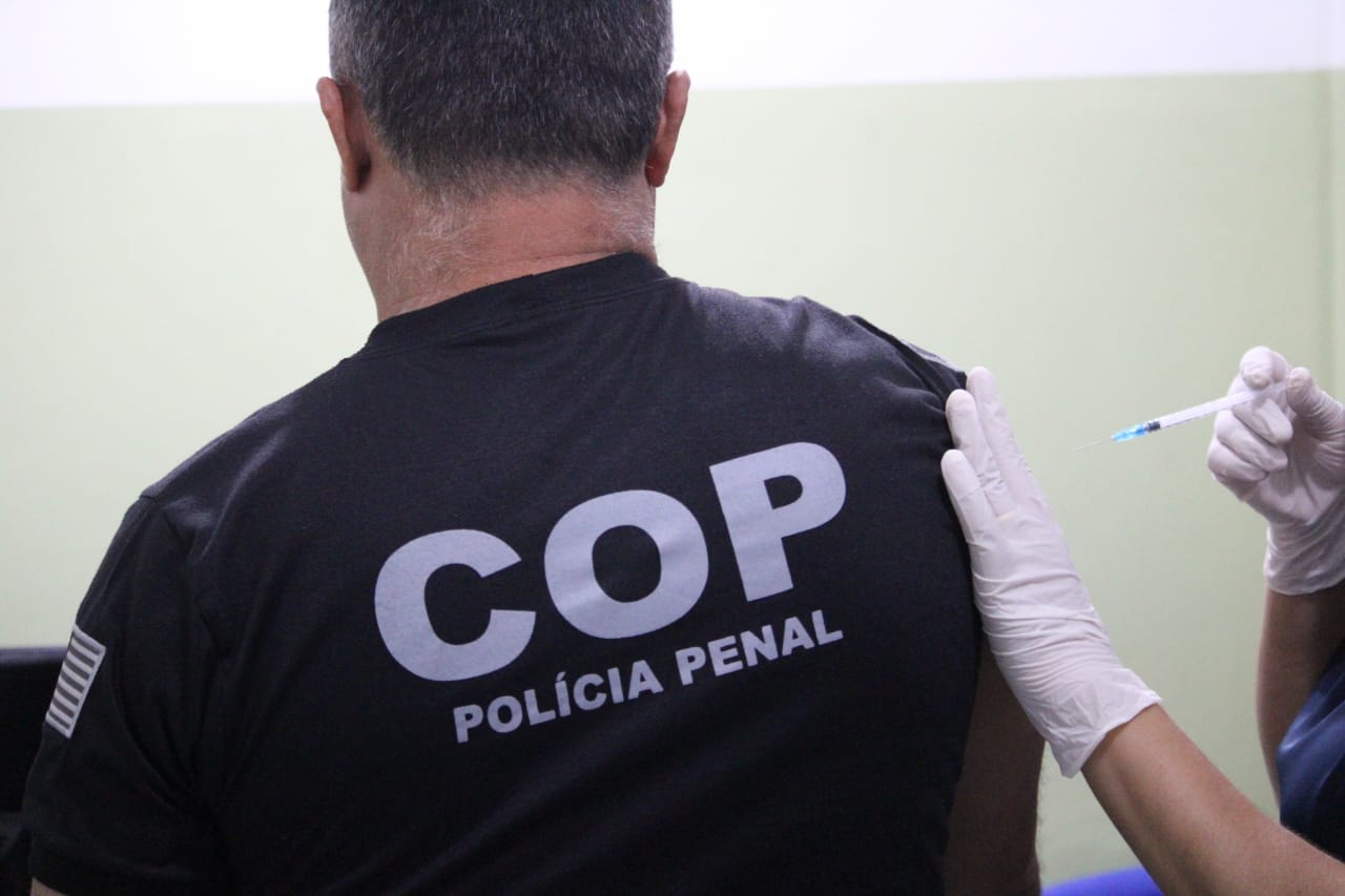 Polícia Penal recebe vacina