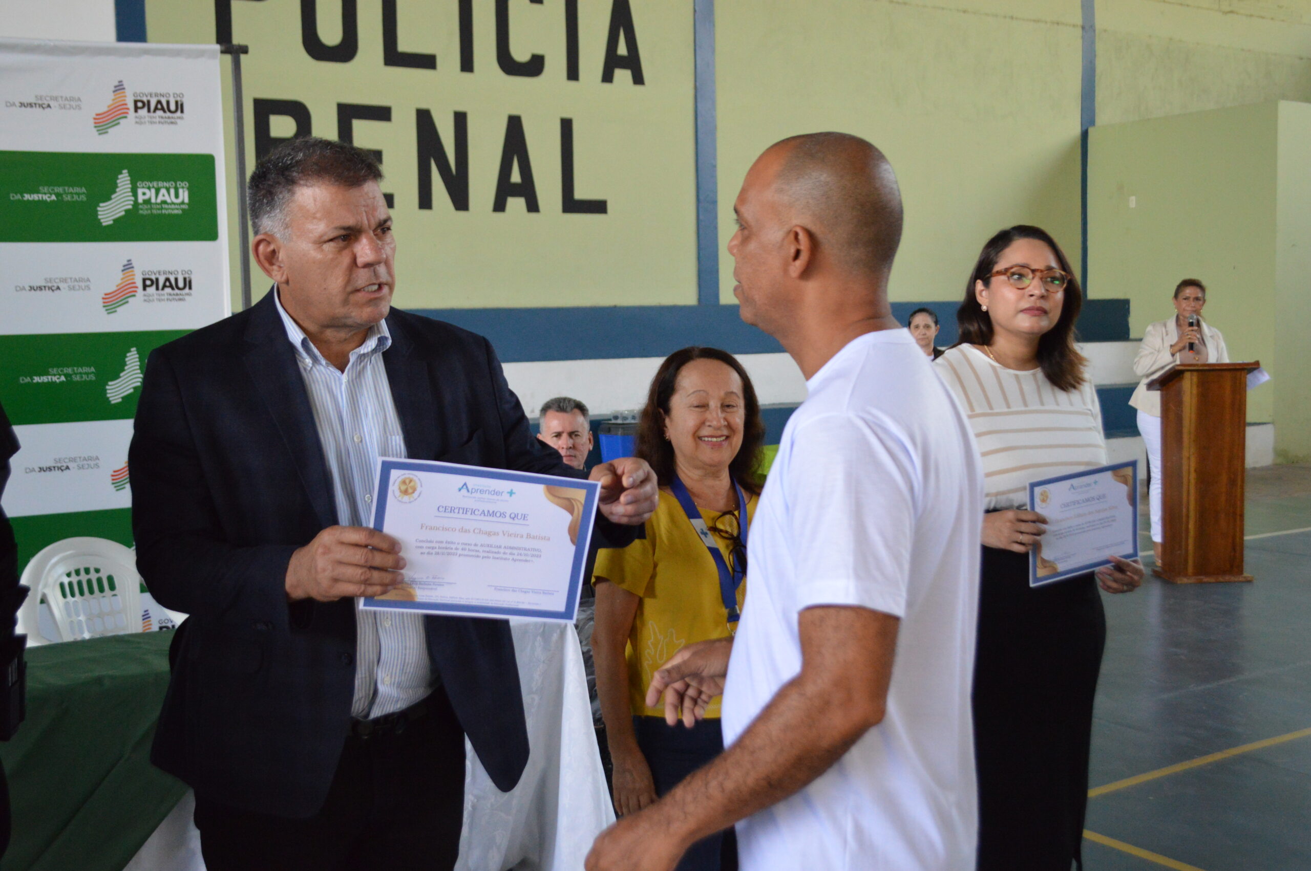 Sejus-PI realiza entrega de certificados de cursos profissionalizantes a detentos