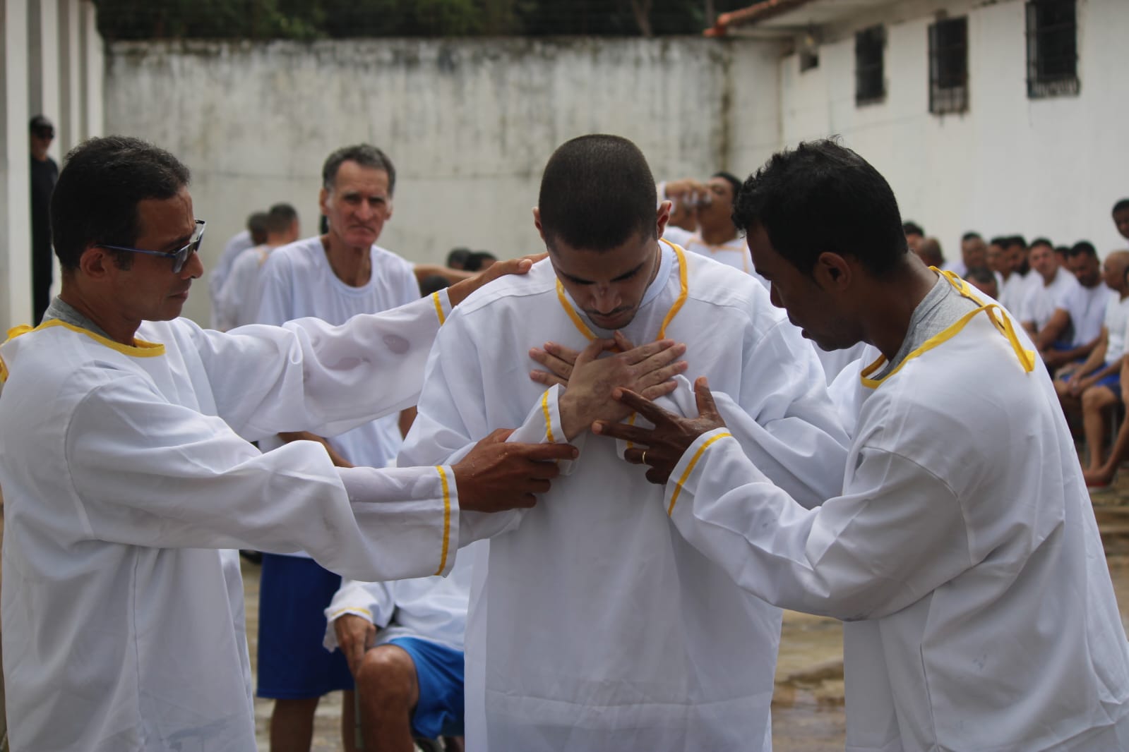 Penitenciária Humberto Reis realiza primeiro batismo nas águas