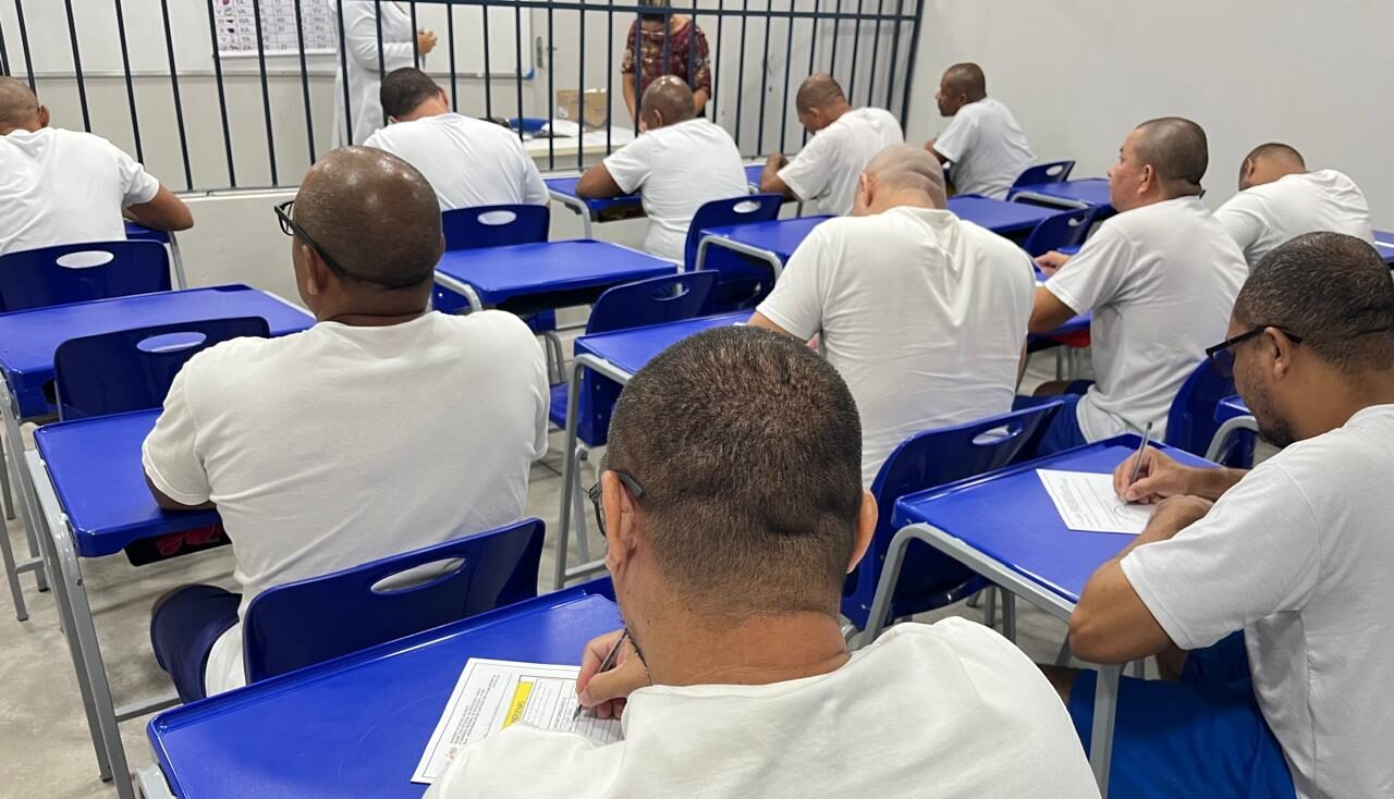 Oferta de alfabetização para internos do sistema prisional do Piauí transforma vidas