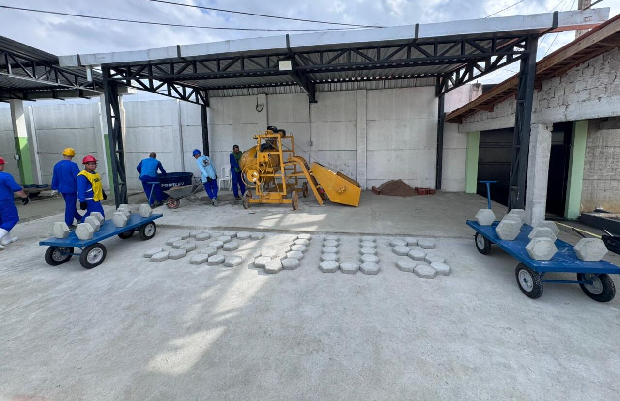 Sejus inaugura fábrica de blocos de concreto e passarela na Penitenciária de Picos
