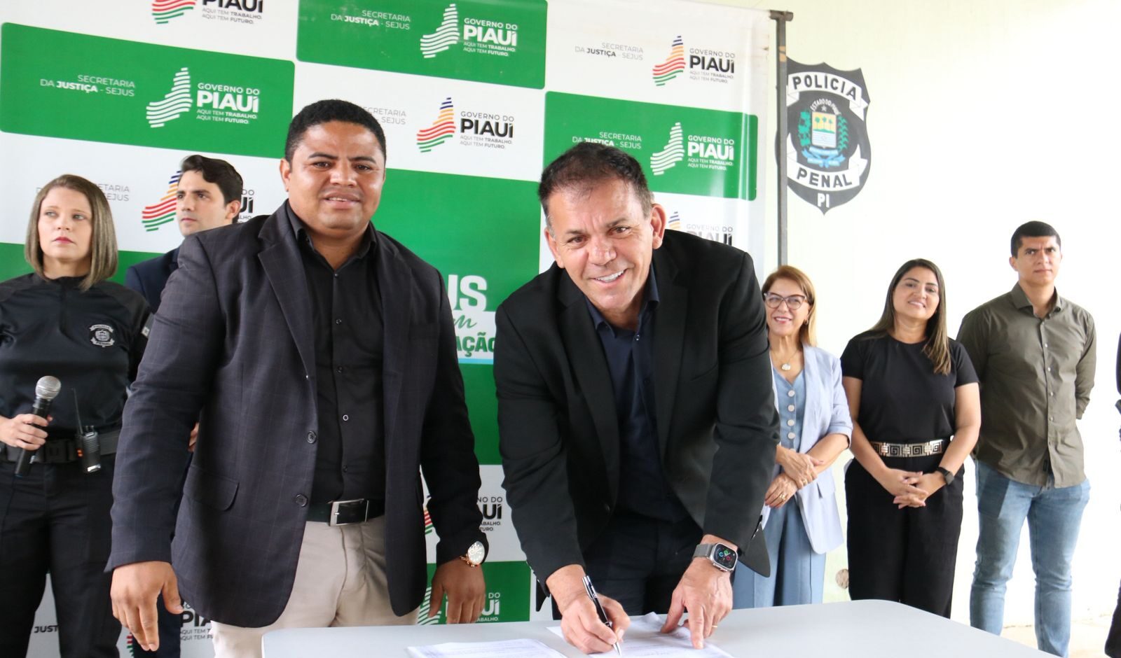 Sejus assina contrato para construções de galpões empresariais em penitenciárias de Teresina e Altos